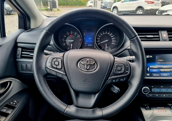 Toyota Avensis cena 59900 przebieg: 161000, rok produkcji 2016 z Wleń małe 232